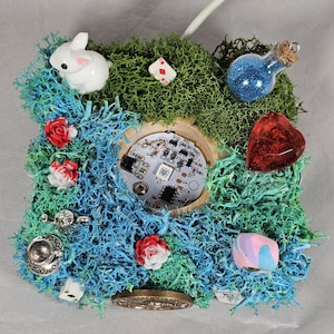 Wonderland Moss Stand