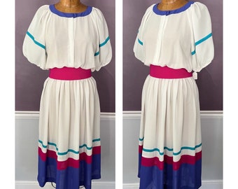 Elegante vestido campesino de los años 80 con mangas abullonadas y rayas de colores