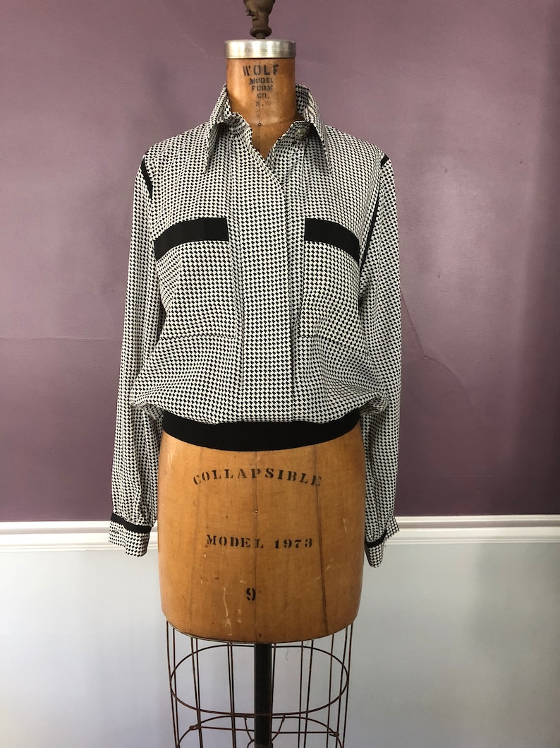 Vintage 80s blouse in printed houndstooth with black trim 80s office wear sexty seretary