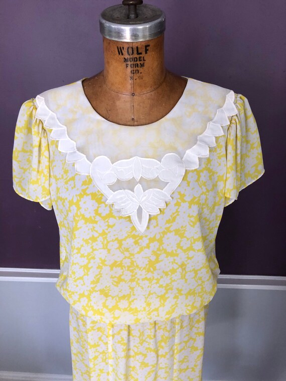 DeLovely 80s does 30s Tulip Sleeve Ditsy Floral … - image 6