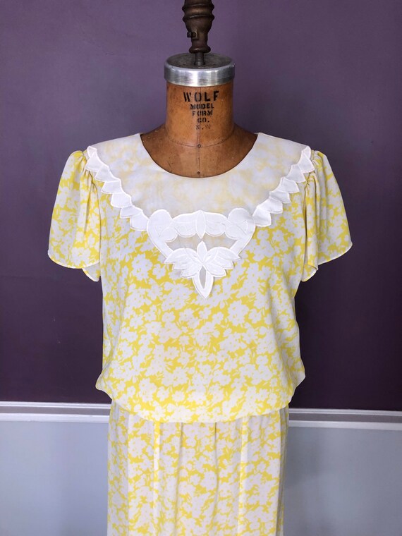 DeLovely 80s does 30s Tulip Sleeve Ditsy Floral … - image 4