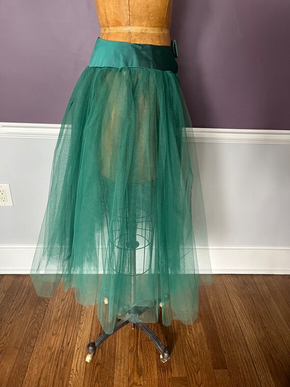 Chic 60s Tulle Belted Skirt in Emerld Green - image 6