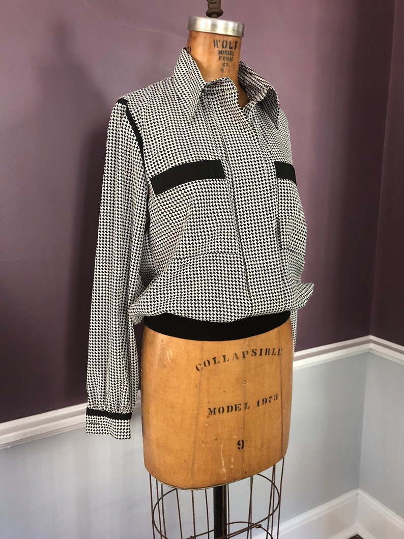 Vintage 80s blouse in printed houndstooth with black trim 80s office wear sexty seretary