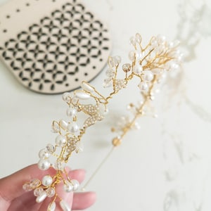 Golden Pearl Bridal Headband, Elegant Wedding headpiece, Floral head jewelry, light luxury Wedding hair accessory Bridesmaid Headpiece Tiara