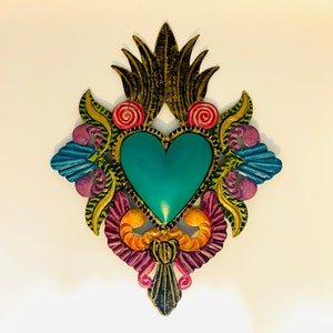 Corazón Sagrado Mexicano de Estaño – Milagro Folk Art Wall Hanging, Decoración de Metal en Forma de Corazón para el Hogar, Hecho a Mano en Guanajuato, México