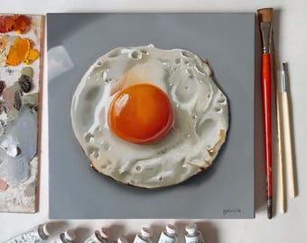 Nuevos comienzos - Pintura al óleo original de huevo frito - Huevo frito con el lado soleado hacia arriba - Realismo gastronómico - Arte hiperrealista