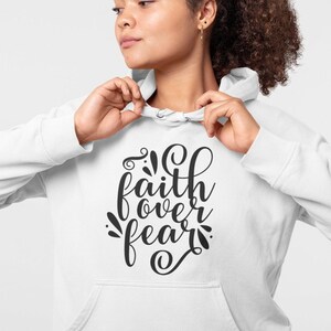 Geloof over angst tekst afdrukken en knippen ontwerp downloaden in Svg Png Jpg Pdf Eps Dxf, FTH
