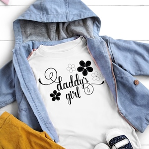 Daddy's Girl Hand Lettered Svg para papá e hija, Daddy's Little Girl Onesie para recién nacido Svg