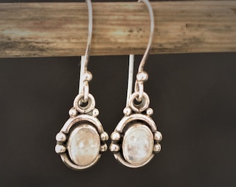 Wunderschöne Ohrringe aus Silber und Mondstein