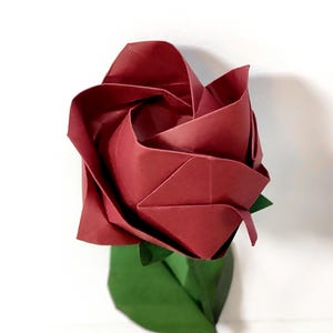 Rosa de origami de color rojo oscuro para crear ramos, aniversario de bodas, ofrecer en San Valentín y darse un capricho