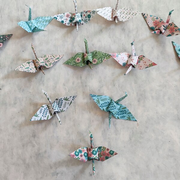 Lot de 10 grues herbier en origami à personnaliser pour décoration table mariage baptême et création mobile DIY enfant