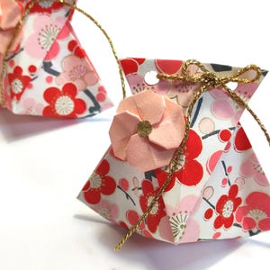 Lot de Boîtes à dragéesen origami fleurs de prunier pour décoration tables de mariage et cadeau invité Baptême