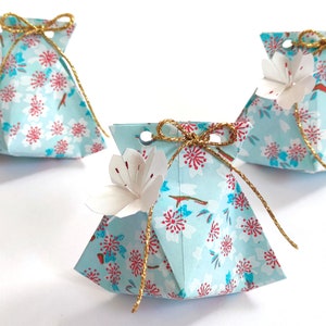Set di scatole di caramelle a forma di fiori di ciliegio, 8 colori tra cui scegliere per la decorazione del tavolo del battesimo di nozze, regalo per gli ospiti di compleanno