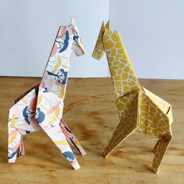Animaux de la savane en origami, décoration pour table mariage baptême, girafe et son petit, lion et zèbre pour création de mobile enfant