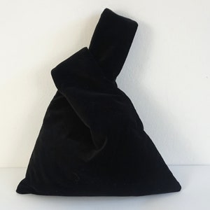 Svart knut sammetsväska j