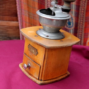 Kaffeemühle, Holzmühle 40er Jahre, mechanische Kaffeemühle Deko, Restaurierungsprojekt, Shabbychic Mühle Bild 2