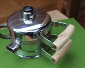 Small waffle iron with hot appliance plug, squirrel iron, 50s kitchen appliance