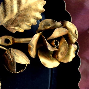 Rosenhaken aus vergoldetem Blech, vergoldete Metallrose, italienisches Deisign, 50er Jahre, midcentury Italy Bild 5