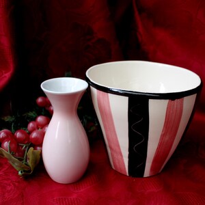 Blomkruka och vas, rosa randig keramikplanter och rosa porslinsvas, blombehållare från 1950-talet, fönsterdekoration, presentförpackning