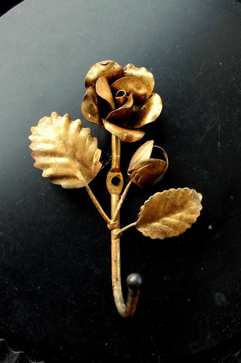 Rosenhaken aus vergoldetem Blech, vergoldete Metallrose, italienisches Deisign, 50er Jahre, midcentury Italy Bild 2