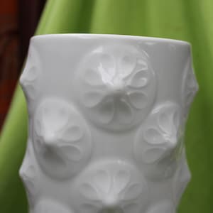 Vase white porcelain, Scherzer tall white cylinder vase, Op Art porcelain vase, 70s, Walter Uhl Vase