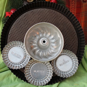 5 baking molds, large round cake mold, 3 tartlet molds, small bundt cake mold, shabby tart mold, Christmas plate, candle plate