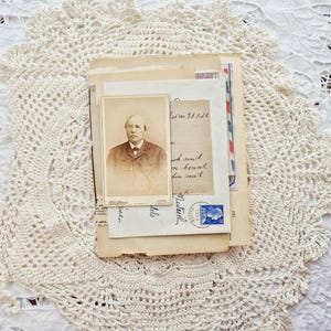 Vintage Junk Journal A5 – Handgemachtes Heft aus altem Papier mit antiker Kabinettkarte, Junk Journal Einlage