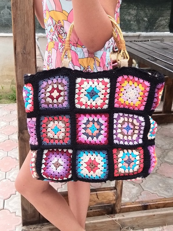 Bamboo Handle Crochet Bag, Granny Square Tote Bag, Colorful Crochet Granny Bag, Crochet Purse, Crochet Bag with Granny Square Tiles