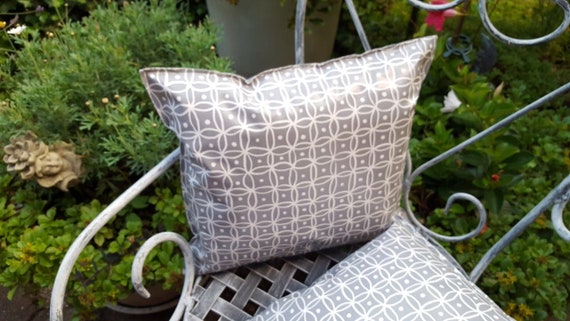 Outdoor Kissen Gartenkissen Loungedeko Grau mit weißen Punkten in 3 Größen