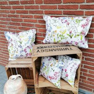 Outdoor cushion - oilcloth cushion - cushion for outside - pattern flowers - flowery home & garden decoration - in three different sizes