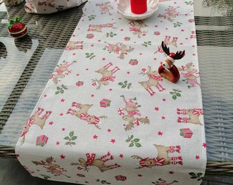 Weihnachtlicher Tischläufer Rudolf mit Socken (beschichtet)