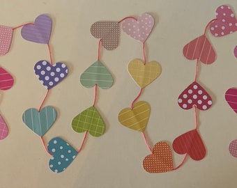 Heart garland 2.5 m, sugar-sweet, bright colors with white pattern