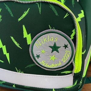 Klettie Schulkind mit Namen grauer schwarzer Reflektor  - viele Farben