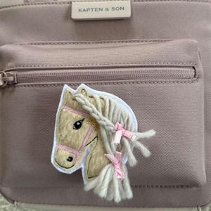 Poney Klettie à crinière - plusieurs couleurs