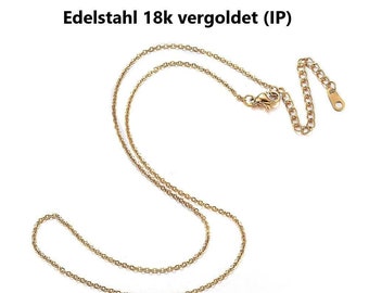 Puede incluir: Un collar de cadena de oro hecho de acero inoxidable con un chapado en oro de 18 quilates. La cadena es de estilo cadena de cable fina y delicada. El collar tiene un cierre de mosquetón.