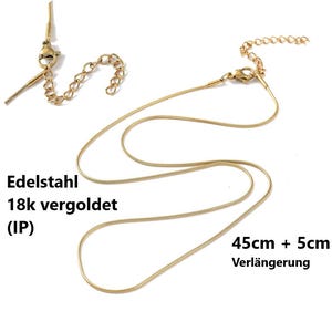 May include: A gold-plated necklace with a fine snake chain. The necklace measures 45cm (17.7 inches) in length, with an additional 5cm (2 inches) extender. The image includes text that reads "Edelstahl 18k vergoldet (IP)".