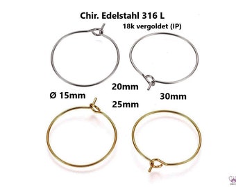 Puede incluir: Cuatro aros para pendientes en dos tamaños, 15 mm y 30 mm. Los aros más pequeños son chapados en oro y los más grandes son plateados. El texto "Chir. Edelstahl 316 L 18k vergoldet (IP)" es visible en la imagen.