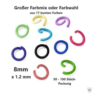 Op de afbeelding: Assortiment van 17 gekleurde metalen sprongringen, 8 mm in diameter en 1,2 mm dik. De ringen zijn in een cirkel op een witte achtergrond gerangschikt. Großer Farbmix oder Farbwahl aus 17 bunten Farben. 50-100 Stück-Packung.