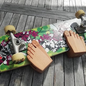Wall Mount For Skateboard, Longboard, Skimboard And Medium Sized Boards &quot;FEET&quot;