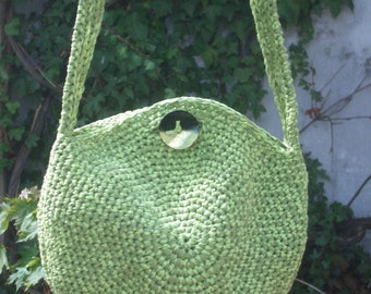 Runde  - Häkeltasche - hellgrün - mit Papiergarn - 27 cm - Schultertasche -Handarbeit