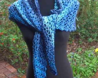 Triangular scarf - color gradient - blue/turquoise - handmade