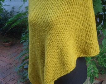 leichter Poncho - gelb weich flauschig - Merino Gr. 38/42