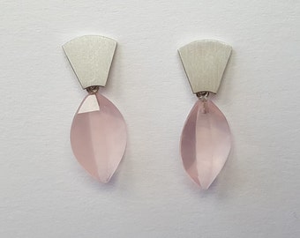 Pendientes en forma de hoja de cuarzo rosa elaborados en plata