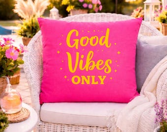 Outdoor cushion cover "Good Vibes Only" personalized garden decoration for balcony, water-repellent, cushion with name, pink cushion cover 50 x 50 cm