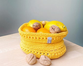 Cesta de crochet estilo boho, amarillo soleado