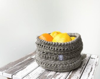 Cesta de crochet en estilo boho oliva