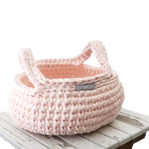 nordic hannes crochet basket made of textile yarn in pastel pink