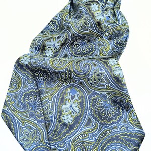 Ascot,Krawattenschal,Seide,Herrenaccessoire,Herrenschal gewebt ,schwarzgrundig mit blauem und gelbem Paisley, klassischem Muster. Bild 5