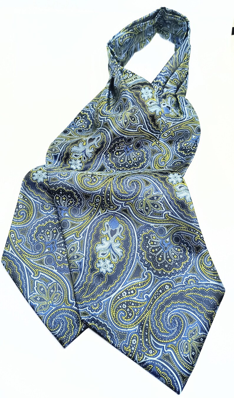 Ascot,Krawattenschal,Seide,Herrenaccessoire,Herrenschal gewebt ,schwarzgrundig mit blauem und gelbem Paisley, klassischem Muster. Bild 5