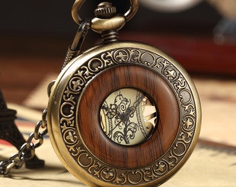 Montre de poche à remontage manuel en palissandre et aspect antique, dos visible, avec chaîne de montre, avec initiales sur demande